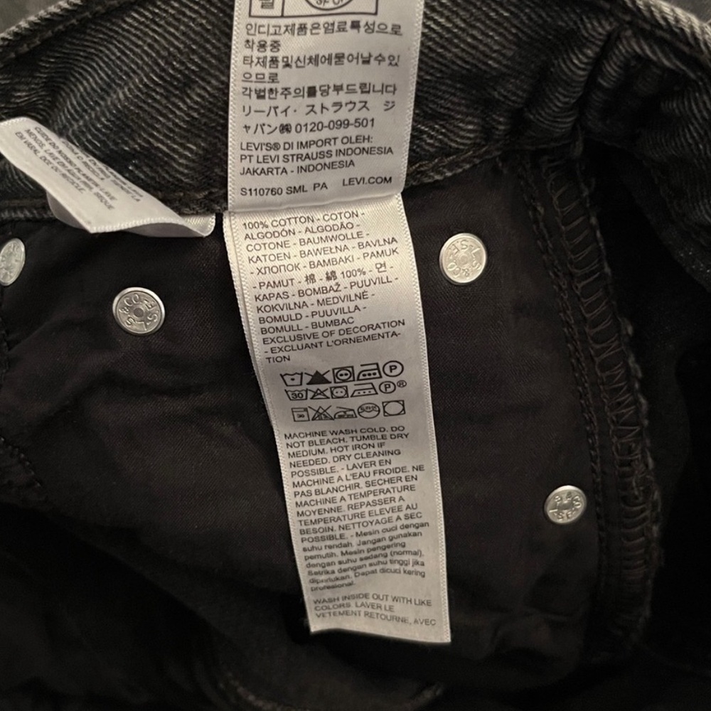 Levi's Women's Cinch Waist Barrel Jeans - Picture 13 of 15